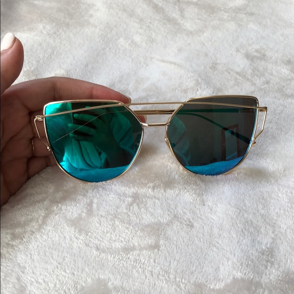 Chromatic sunnies